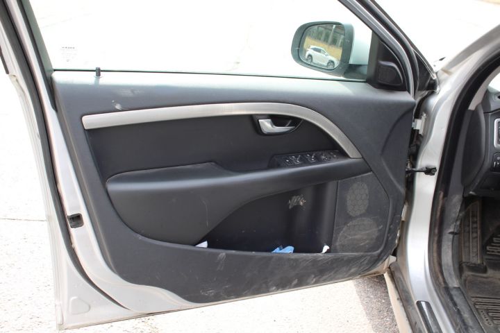 496148-28 Volvo V70 2.4 D Momentum automat-2010 (175hk, 38700mil)