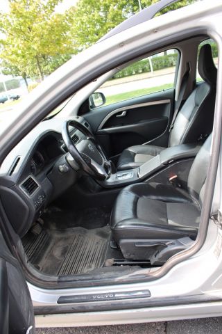 496148-29 Volvo V70 2.4 D Momentum automat-2010 (175hk, 38700mil)