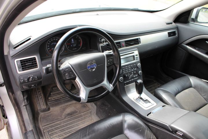 496148-30 Volvo V70 2.4 D Momentum automat-2010 (175hk, 38700mil)