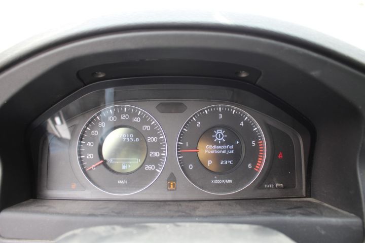 496148-32 Volvo V70 2.4 D Momentum automat-2010 (175hk, 38700mil)