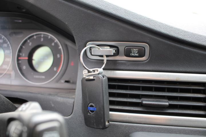 496148-34 Volvo V70 2.4 D Momentum automat-2010 (175hk, 38700mil)