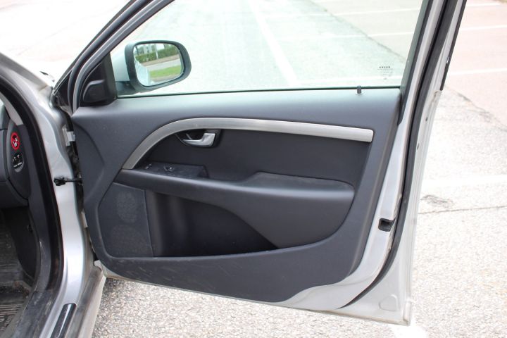 496148-36 Volvo V70 2.4 D Momentum automat-2010 (175hk, 38700mil)