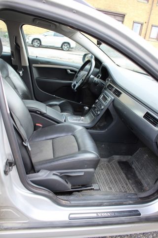 496148-37 Volvo V70 2.4 D Momentum automat-2010 (175hk, 38700mil)