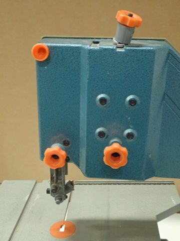 399376-10 Band saw Black & Decker DN330