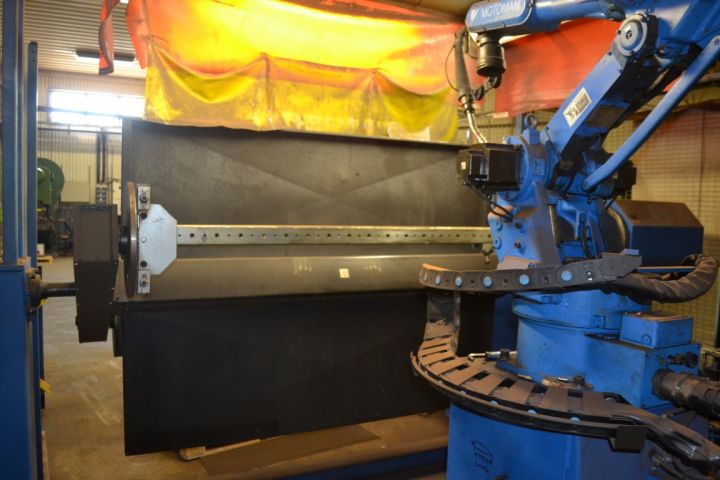 492373-3 Svetsrobotcell Motoman