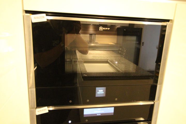 486228-1 Built-in Micro Neff, SS-42CS