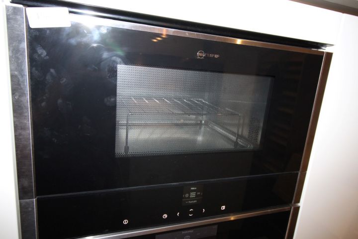 486228-2 Built-in Micro Neff, SS-42CS