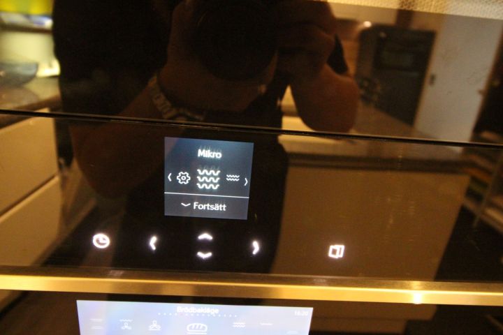 486228-3 Built-in Micro Neff, SS-42CS