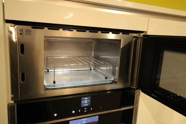 486228-4 Built-in Micro Neff, SS-42CS