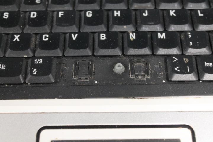 436624-3 Older Toshiba laptop