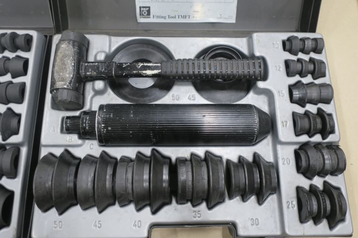 498101-2 2 boxes with fitting tools SKF TMFT 33