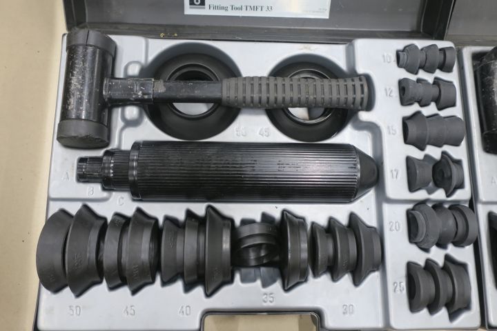 498101-3 2 boxes with fitting tools SKF TMFT 33