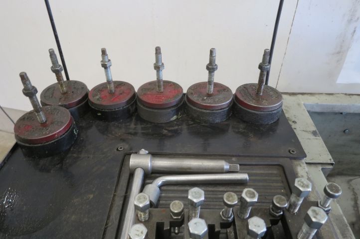 471235-11 Lathe Colchester Master 2500