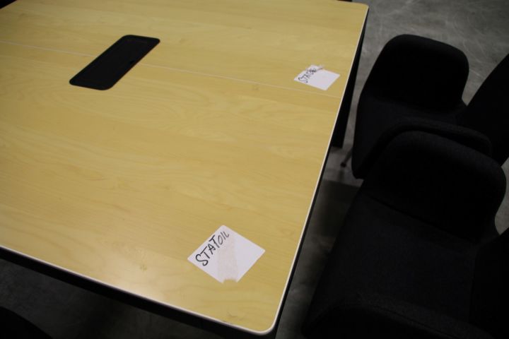 497798-4 Conference table Bekant, 7 chairs Patrik