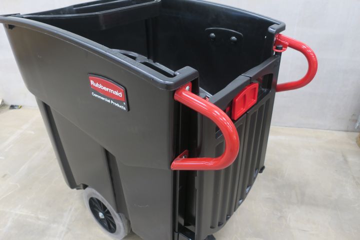 498435-2 Sopvagn Rubbermaid Mega Brute