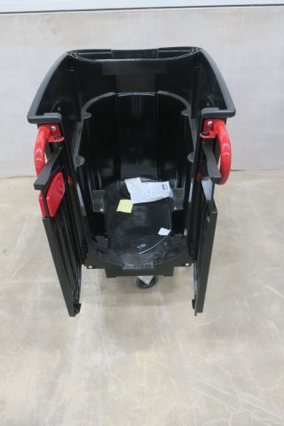 498435-4 Sopvagn Rubbermaid Mega Brute