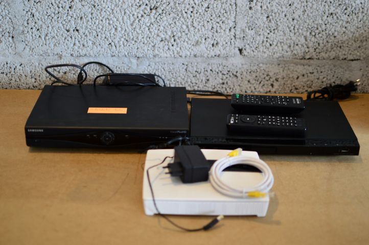 DVD player, router and SAT tuner - PS Auction - We value the future ...