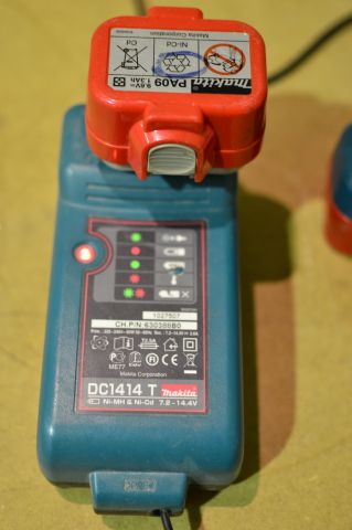 501343-3 Makita 6260D cordless drill(2 batteries and a charger)