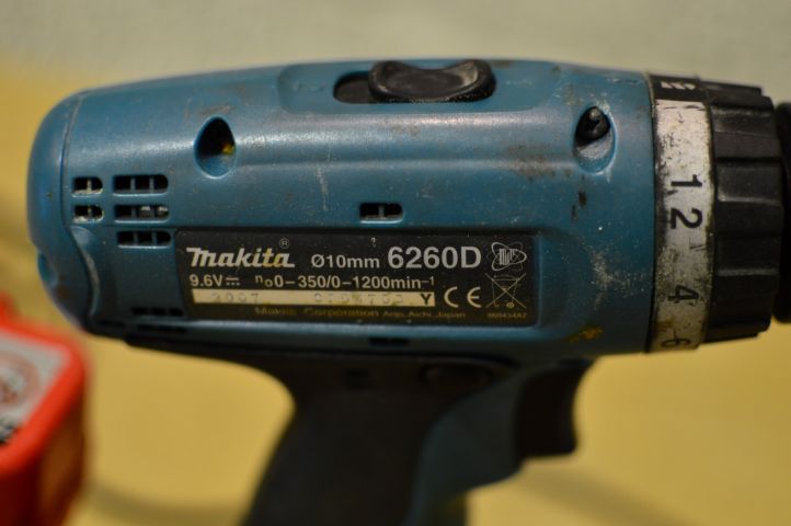 501343-4 Makita 6260D cordless drill(2 batteries and a charger)