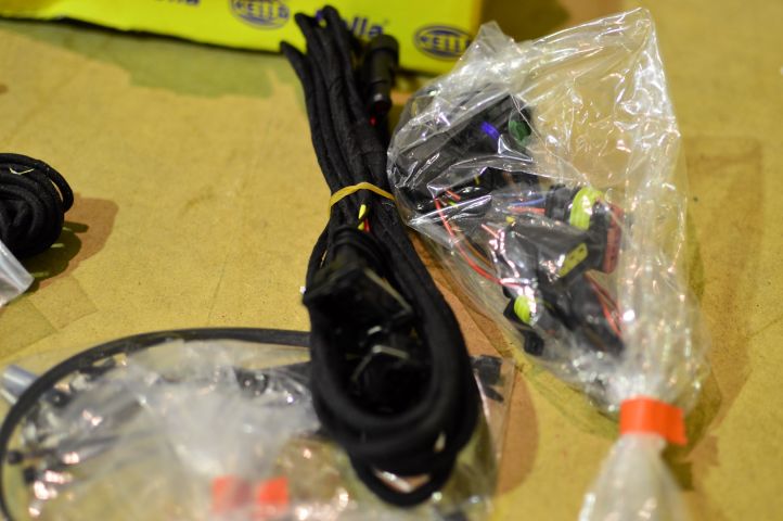 501355-5 Hella  lights automatic height control