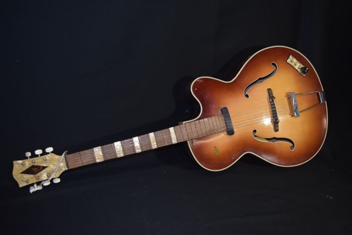 406315-2 Elgitar Höfner & Banjo Marma