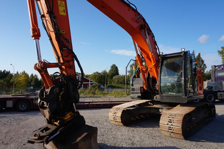 Crawler excavator Hitachi ZX 225 USLC-5B -13 - PS Auction