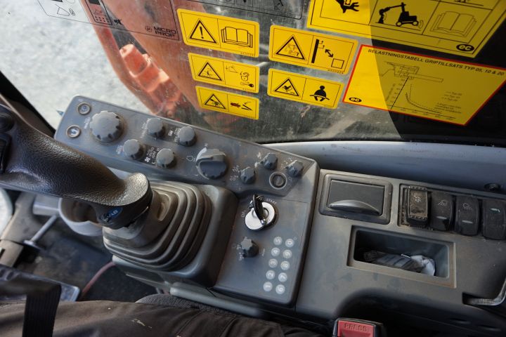 Crawler excavator Hitachi ZX 225 USLC-5B -13 - PS Auction - We