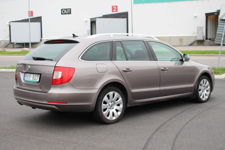 502205-5 Skoda Superb Kombi Elegance 2,0 TDI DSG Automat -2010 (140hk, 19978 mil)