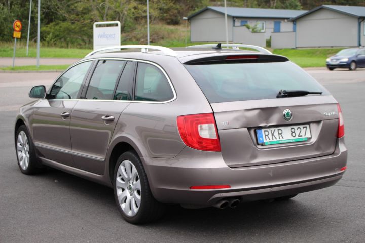 502205-7 Skoda Superb Kombi Elegance 2,0 TDI DSG Automat -2010 (140hk, 19978 mil)