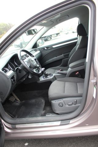 502205-21 Skoda Superb Kombi Elegance 2,0 TDI DSG Automat -2010 (140hk, 19978 mil)