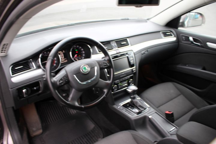 502205-22 Skoda Superb Kombi Elegance 2,0 TDI DSG Automat -2010 (140hk, 19978 mil)