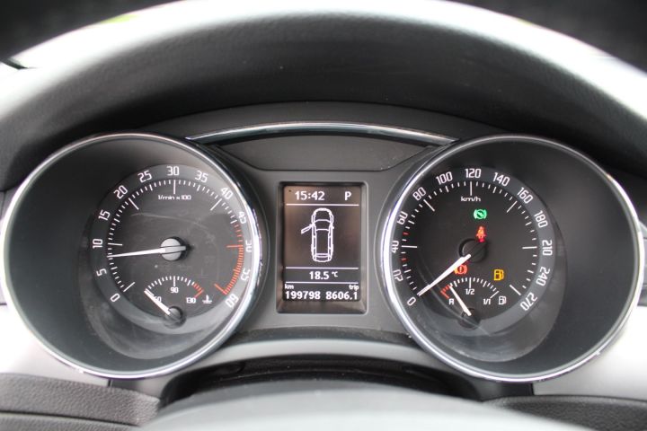 502205-23 Skoda Superb Kombi Elegance 2,0 TDI DSG Automat -2010 (140hk, 19978 mil)