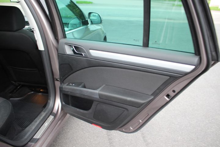 502205-31 Skoda Superb Kombi Elegance 2,0 TDI DSG Automat -2010 (140hk, 19978 mil)