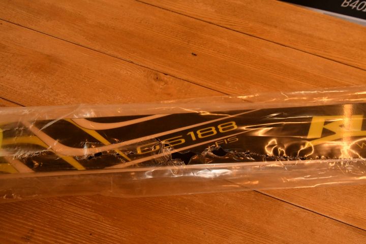 497696-3 BLOSSOM skis Overlimit FIS rules GS 188 (20)