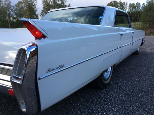 503222-9 Cadillac Sedan deVille 1964