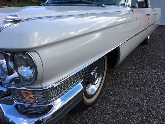 503222-17 Cadillac Sedan deVille 1964