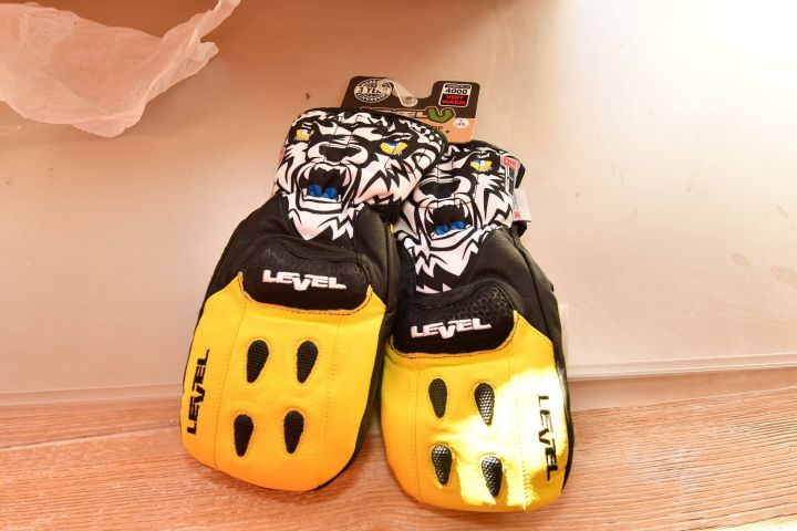 504424-2 Ski gloves LEVEL 12 pairs SQ JR CF stlr. 7 yrs XXL