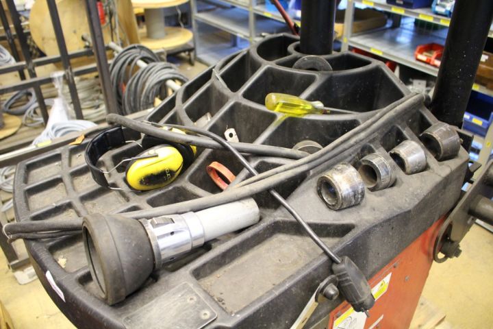 494085-4 Tire balancing machine Hunter GSP 9200