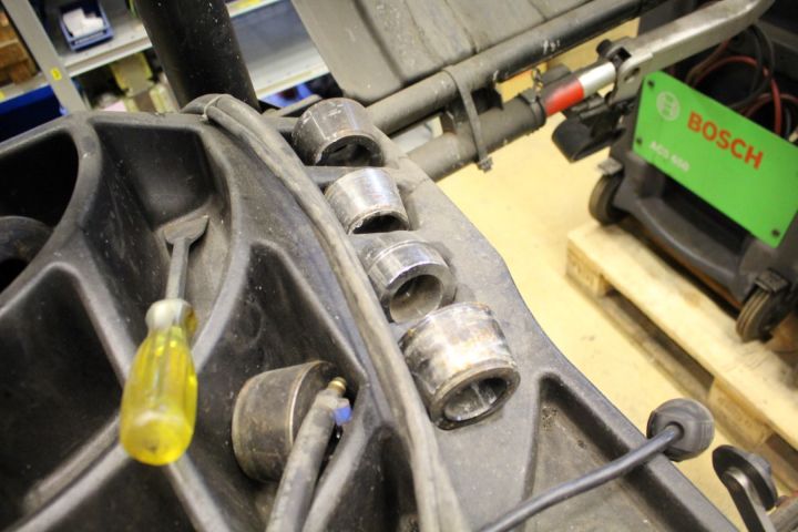 494085-8 Tire balancing machine Hunter GSP 9200