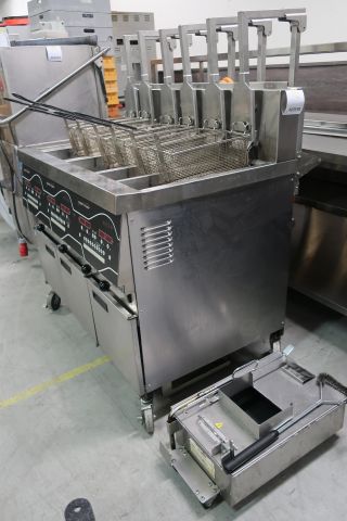 469598-3 Fryer, Henny Penny
