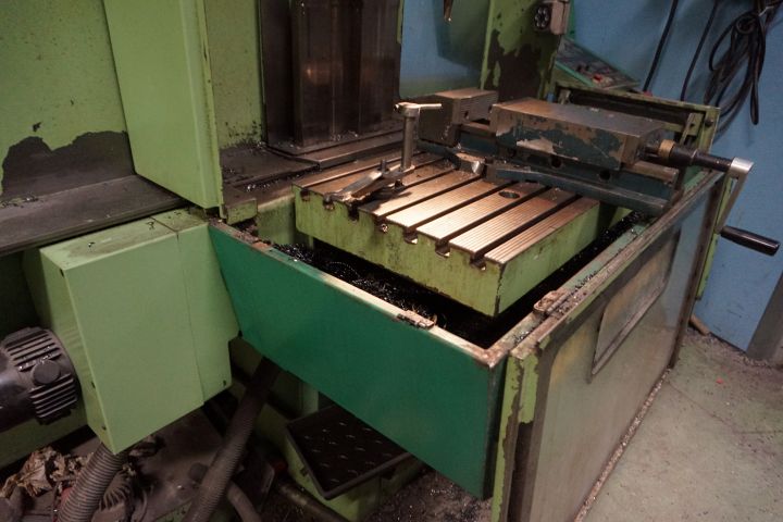 499237-18 Milling machine Maho