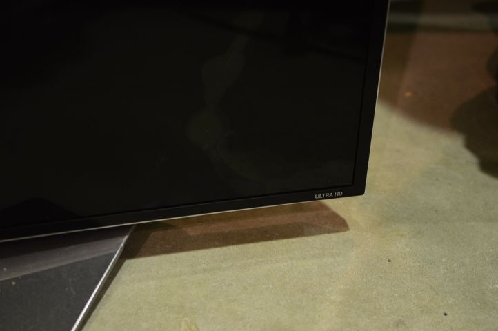 507555-3 LG 79"- 79UG880V - with screen damage