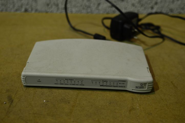507556-1 3com Gigabit switch