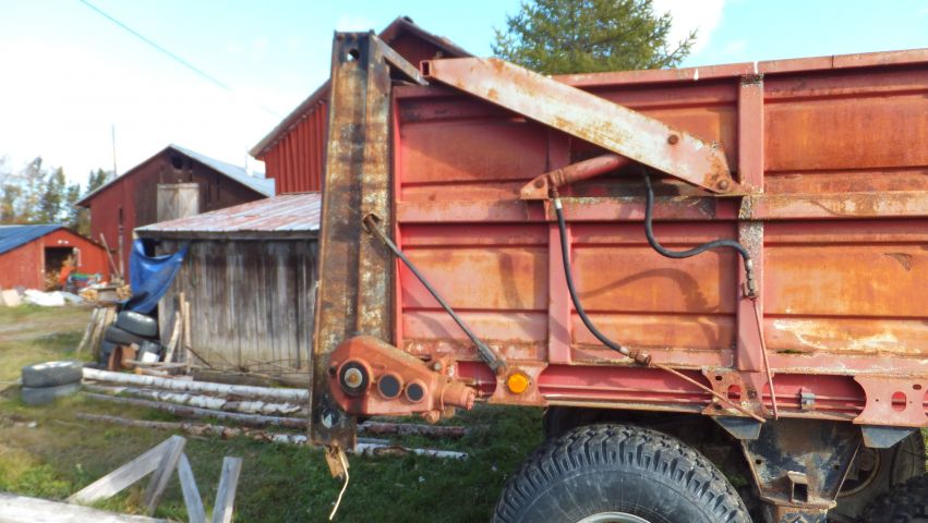 508198-8 Belarus Manure spreader