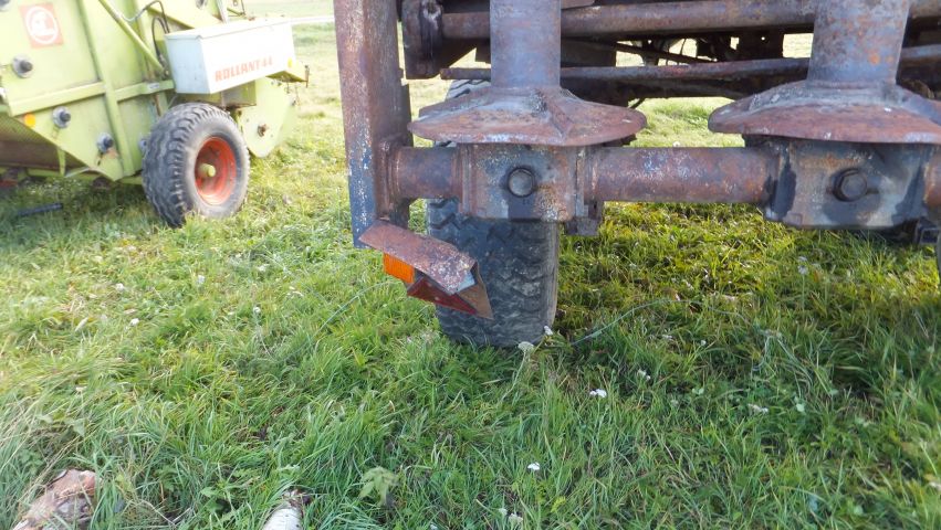 508198-11 Belarus Manure spreader