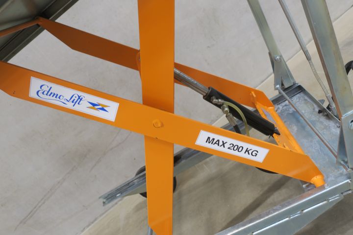 503435-2 Lifting table Edmo TZ-201 Hood: 200 kg