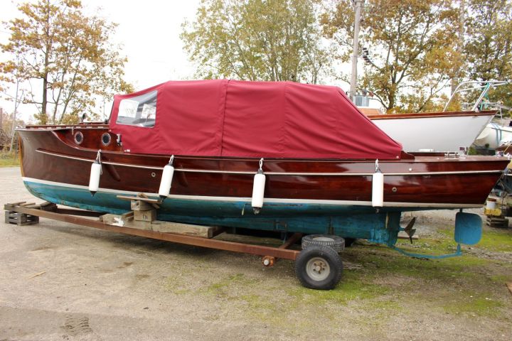 508316-4 Trämotorbåt, "Lady in red 2", ca 8 m