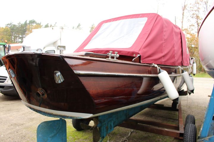 508316-6 Trämotorbåt, "Lady in red 2", ca 8 m