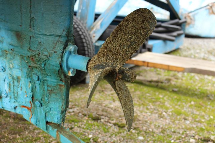 508316-8 Trämotorbåt, "Lady in red 2", ca 8 m