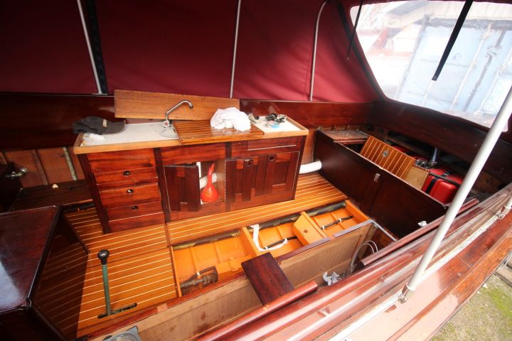 508316-15 Trämotorbåt, "Lady in red 2", ca 8 m